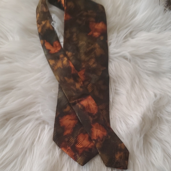 VILLA BOLGHERI 100% SILK Camouflage Tie in Orange and Brown - Picture 7 of 7